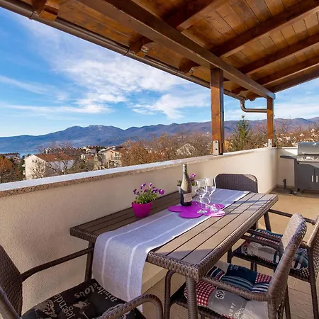 Gorgeous In With House Sea View شقة